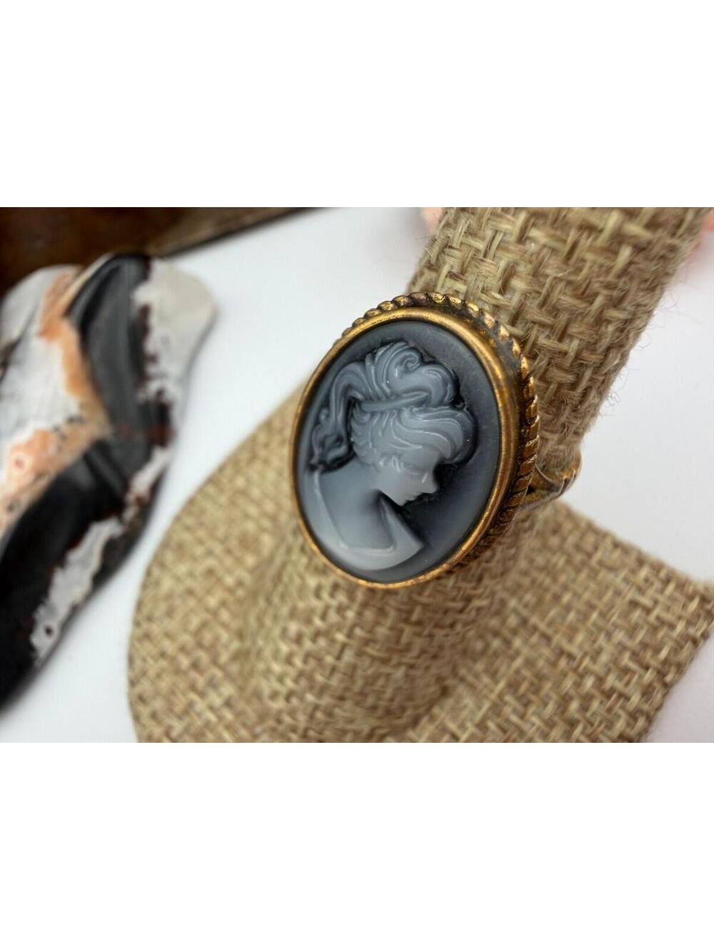 Vintage Antique Cameo Gold tone Ring - Picture 3 of 7